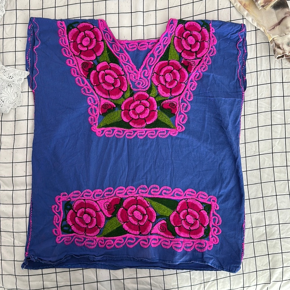 Women’s Top embroidered flower design
